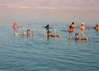 Reisegruppe im Toten Meer 