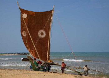 Drachenboot am Strand von Negombo 