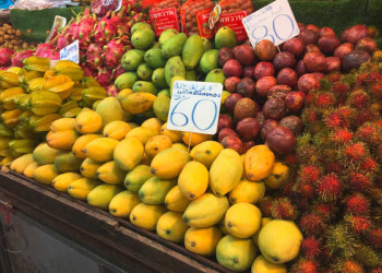 Tropische Früchte auf dem Markt 