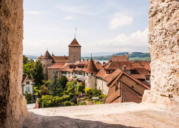 Blick von der Stadtmauer auf Murten 
