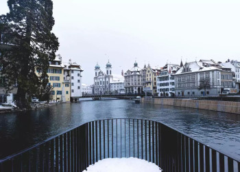 Blick von der Spreuerbrücke zur Jesuitenkirche 