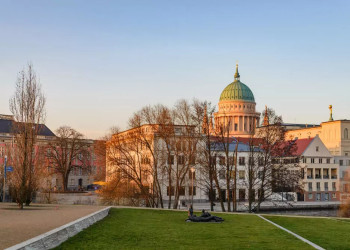 Blick auf Potsdam und St. Nikolaikirche 