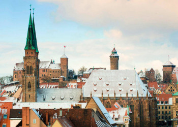 Winterliches Nürnberg, Blick auf St. Sebald und die Kaiserburg 