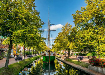 Schiff im Papenburger Hauptkanal 