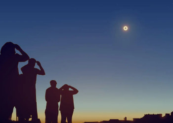 Blick auf die Sonnenfinsternis 