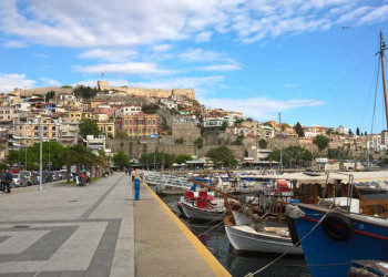 Blick auf den Hafen und die Burg von Kavala 