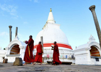 Ganz besondere Orte: Stupas in Sri Lanka