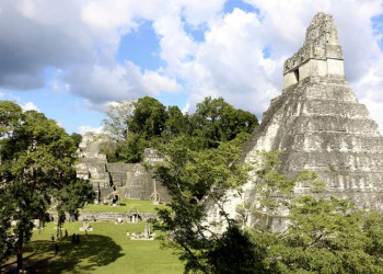 Die Ruinenstadt Tikal im Dschungel von Guatemala