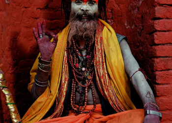 Ein Sadhu, ein sogenannter heiliger Mann, in Nepal