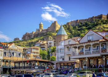 Die Nariqala-Festung thront hoch über Tiflis