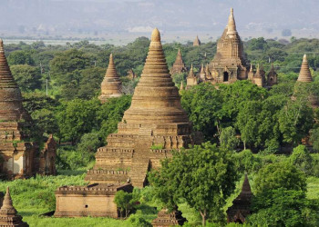 Beeindruckend: die weite Pagodenlandschaft in Bagan