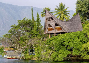Batak-Häuser auf der indonesischen Insel Sumatra