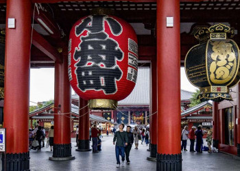 Im Asakusa-Kannon-Tempel der japanischen Hauptstadt