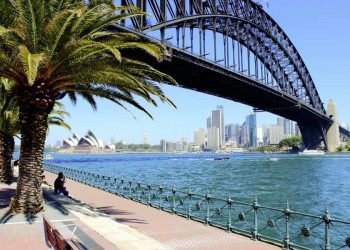 Blick auf die Harbour Bridge und das Opernhaus in Sydney