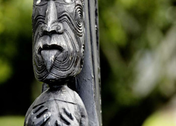 Totempfahl der Maorikultur