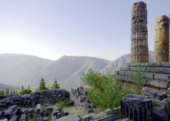 Die Ausgrabungen von Delphi - mit einem tollen Blick auf die Bergwelt