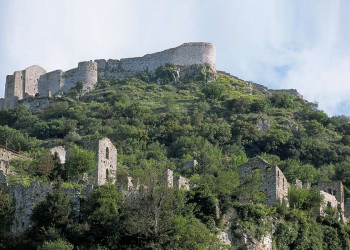 Die spektakulär gelegenene byzantinische Ruinenstadt Mistra auf dem Peloponnes