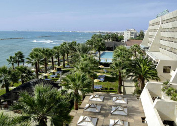 Das Hotel Palm Beach in Larnaca