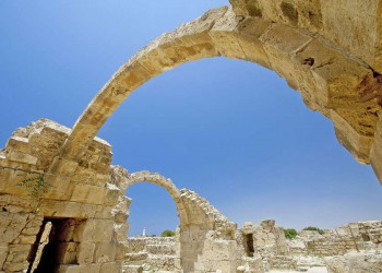 Torbogen zu den Königsgräbern von Paphos