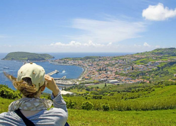 Der Blick auf Horta, Hauptort der Azoreninsel Faial