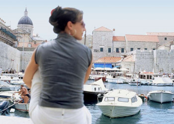 Blick vom alten Hafen auf die Altstadt von Dubrovnik