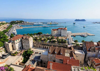 Der Diokletian-Palast (UNESCO-Welterbe) und der Hafen von Split