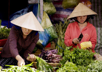 Frisches Obst und Gemüse auf einem Markt in Vietnam