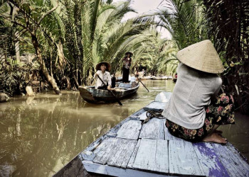 In Booten entdecken wir die Flussarme im Mekongdelta in Vietnam.