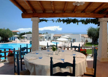 Terrasse des Hotels Nuraghe Arvu in Cala Gonone, Sardinien