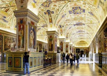 Die Bibliothek in den Vatikanischen Museen in Rom