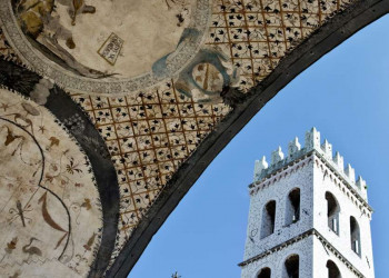 Die Torre del Popolo am Hauptplatz von Assisi