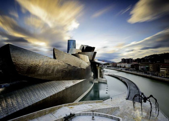 Das spektakuläre Guggenheim-Museum am Ufer des Nervións