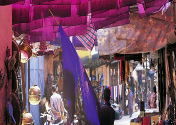Straßenszene aus einem typisch marokkanischen Souk
