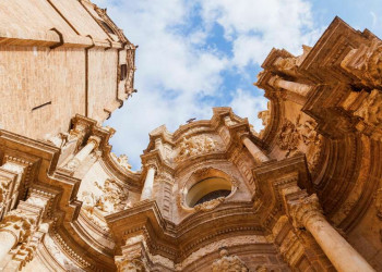Die barocke Kathedrale in Spaniens drittgrößter Stadt