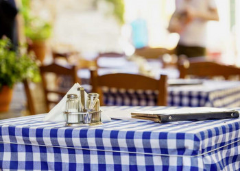 Die Küche Griechenlands genießen in freundlichen Restaurants