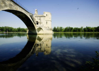 Oft gesungen: "Sur le pont d'Avignon"