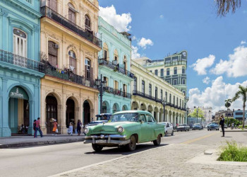 Oldtimer in der Altstadt von Havanna