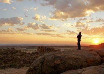 Wüste in Namibia mit Sonnenuntergang