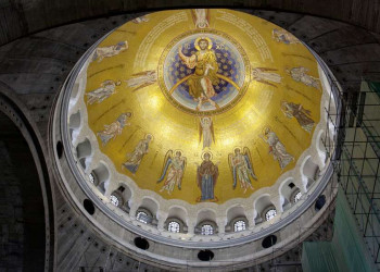 Die Kuppel der Sava-Kirche in der serbischen Hauptstadt Belgrad