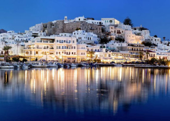 Abends ziehen wir durch die Gassen von Naxos-Stadt