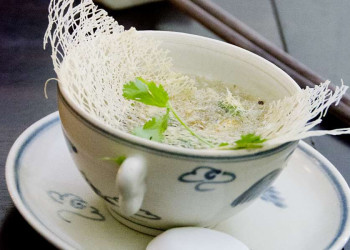 Pho, eine traditionell vietnamesische Nuppelsuppe