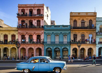 Ein Klassiker in Kuba - die bunten Oldtimer