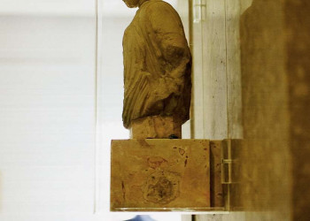 Antike Statue im Akropolismuseum