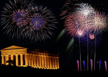 Silvester-Feuerwerk über der Akropolis in Athen