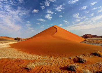 Eine der berühmten Sanddünen in der Namib