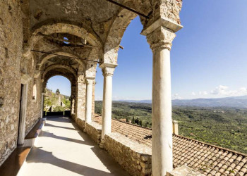 Fantastische Ausblicke von der Klosteranlage in Mistra auf dem Peloponnes