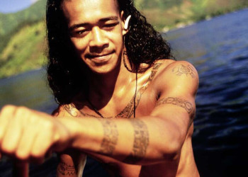 Viele Polynesier schmücken sich mit traditionellen Tattoos