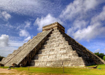Pyramide des Kukulkán in Chichén Itzá in Mexiko