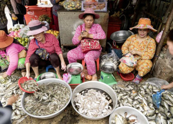 Frauen auf einem Markt in Kambodscha