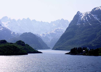 Fjorde und Felsen im hohen Norden